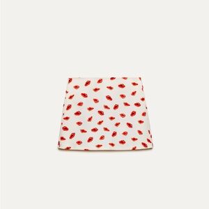 Cute kisses print mini skirt